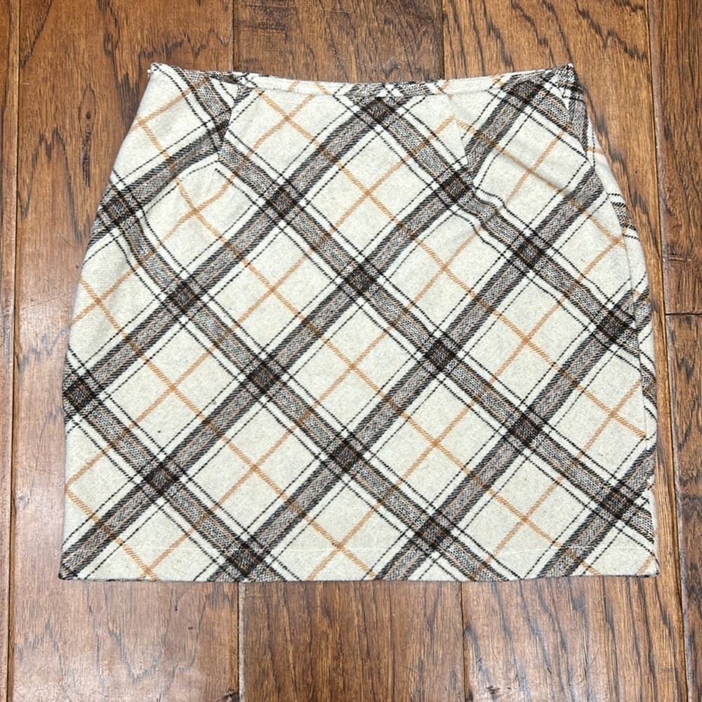 Shein women’s plaid skirt - Picture 2 of 5